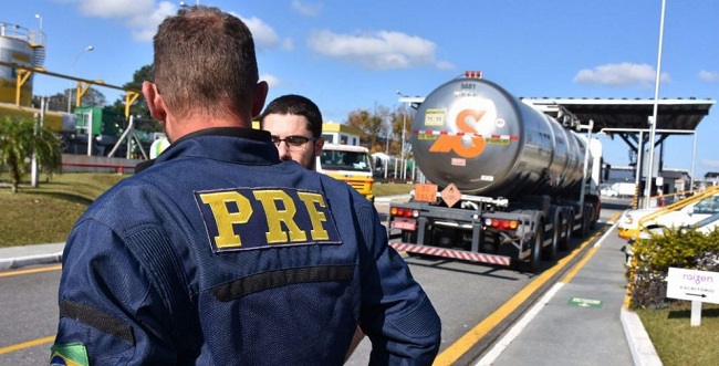 PRF diz que não há mais pontos de bloqueio de caminhoneiros na Bahia