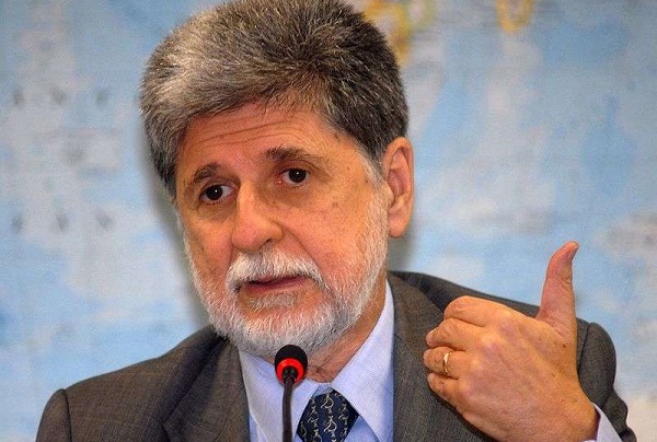 Petista Celso Amorim desiste de candidatura ao governo do Rio