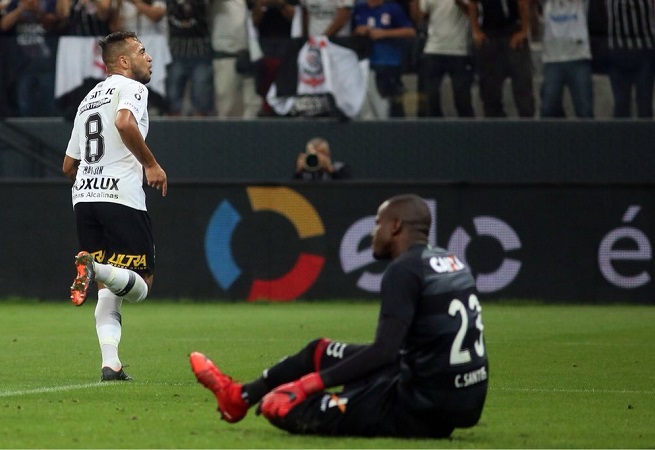 Vitória leva 3 a 1 do Corinthians e está fora da Copa do Brasil; veja os gols