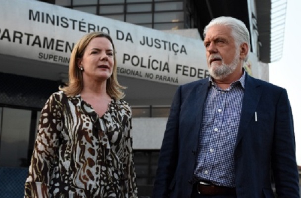 Lula recebe visita de Gleisi e Wagner na prisão em Curitiba