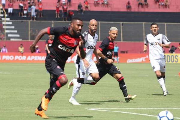 Vitória ganha do Ceará por 2 a 1 no Barradão; veja os gols