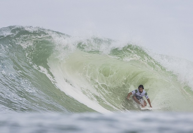 Mundial de Surf: Mineirinho é eliminado, mas oito brasileiros avançam em Saquarema