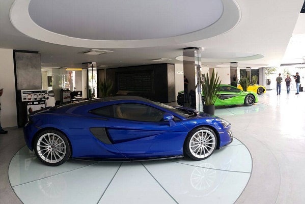 Primeira loja da McLaren no Brasil tem carros de até R$ 8 milhões