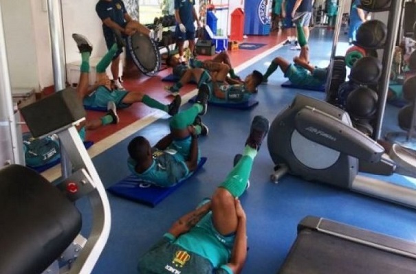 Sampaio Corrêa treina no CT do Bahia para jogo contra o Vitória