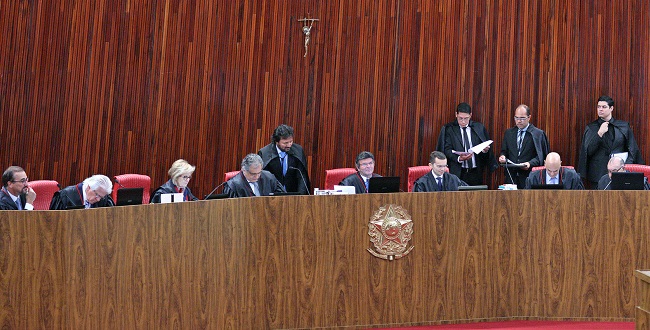 TSE rejeita responder se réu em ação penal pode ser candidato ao Planalto