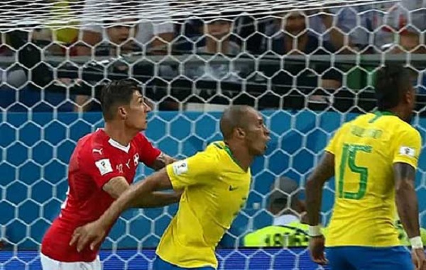 CBF pede explicação à Fifa por árbitro não ter usado vídeo em gol da Suíça
