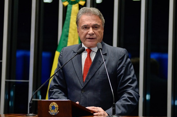 Alvaro Dias aposta em apenas duas candidaturas de centro para a Presidência