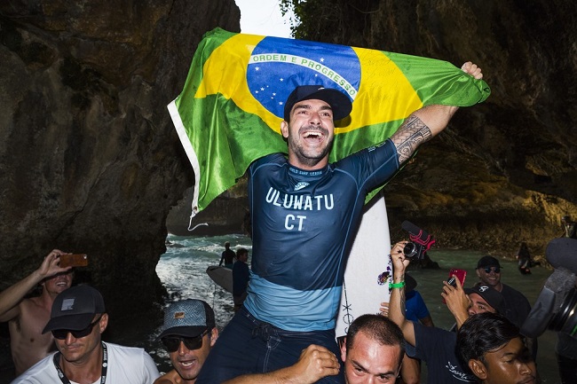 Brasileiro Willian Cardoso vence etapa do Mundial de Surfe na Indonésia
