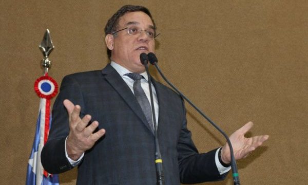 Luciano Ribeiro: “Rui Costa não resolve problema da violência na Bahia, quanto mais no Ceará”
