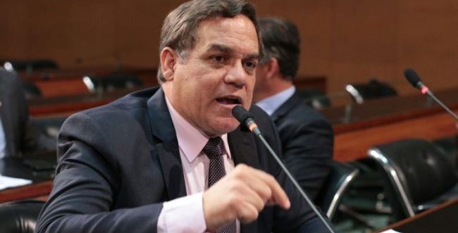 Luciano Ribeiro cobra explicação do governador sobre plano de privatizar a Embasa