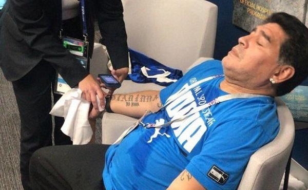 Maradona diz estar bem após susto no final do jogo da Argentina