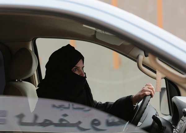 Mulheres da Arábia Saudita podem dirigir a partir deste domingo