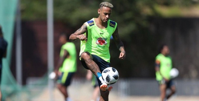 Neymar treina com a Seleção antes de viajar para jogo contra a Costa Rica