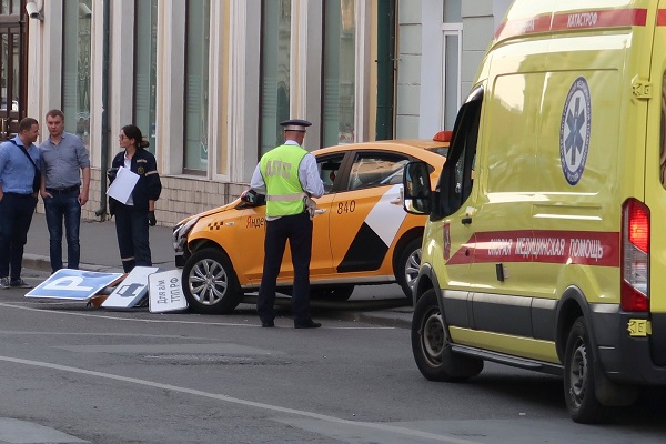 Copa: Táxi atinge grupo de torcedores e fere oito em Moscou