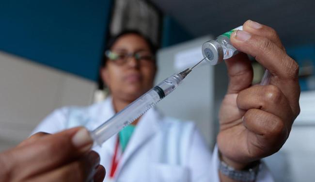 Vacina contra gripe é aplicada em todas as unidades de saúde de Camaçari