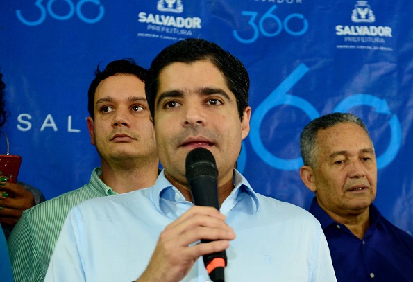 ACM Neto diz que declarações de Eduardo Bolsonaro são afronta à Democracia