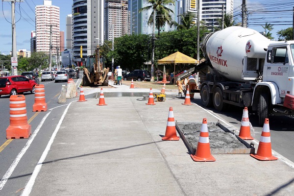 BRT Salvador conclui obra da calçada do Cepred nesta terça