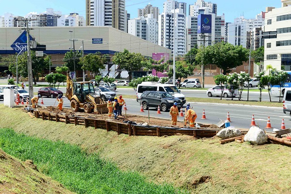 BRT de Salvador constrói novo ponto de ônibus na avenida ACM