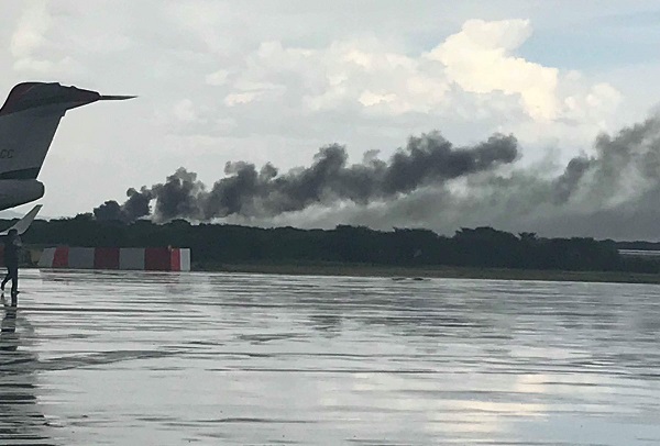 Avião fabricado pela Embraer sofre acidente no México com 101 a bordo