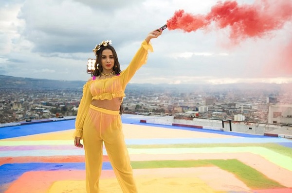 Anitta lança clipe de nova música em espanhol “Medicina”; assista