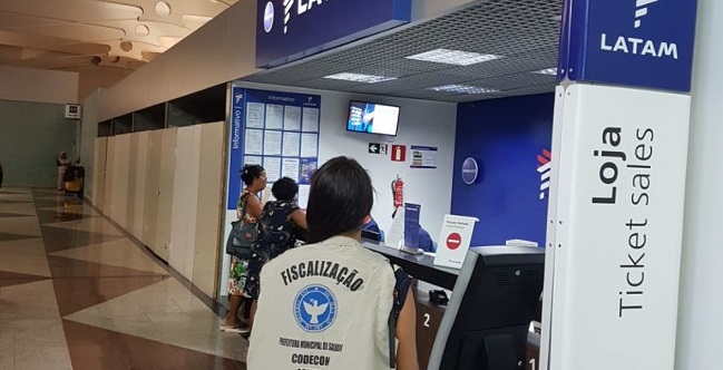 Codecon notifica empresas aéreas por atrasos de voos no aeroporto de Salvador
