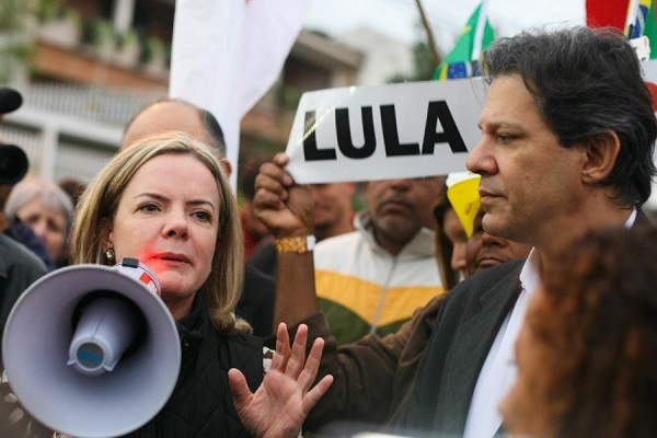 Gleisi contraria Haddad e defende indulto a Lula