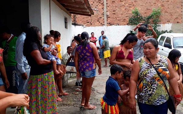 Índios protestam contra falta d’água em aldeia em Itamaraju