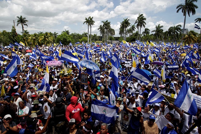 Milhares de nicaraguenses marcham em apoio a bispos “golpistas”