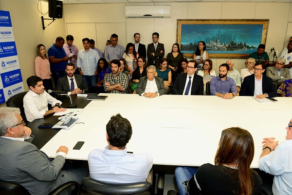 ACM Neto empossa 41 membros do Conselho Municipal de Salvador