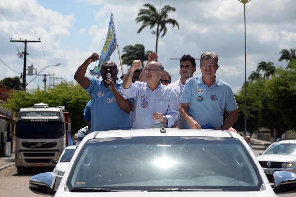 Zé Ronaldo realiza carreata por nove cidades do Recôncavo Baiano