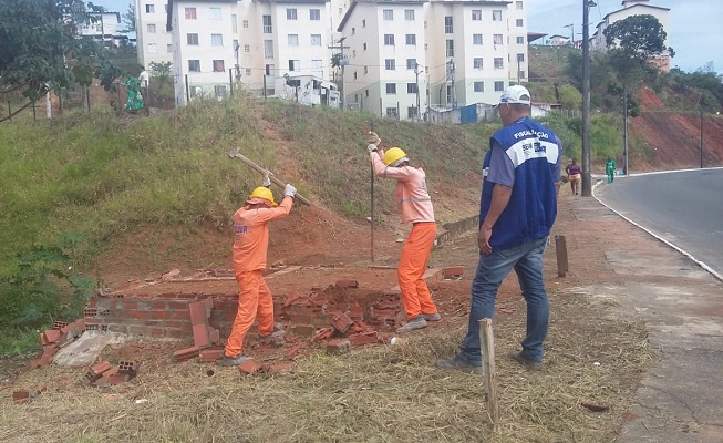 Prefeitura de Salvador remove 61 demarcações ilegais na Pedra de Xangô