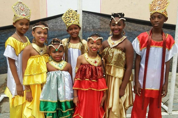 Projeto “Rei e Rainha Azeviche” valoriza afrodescendência em escola de Salvador