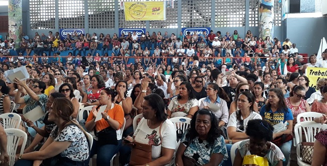 Professores encerram greve na rede municipal de Salvador