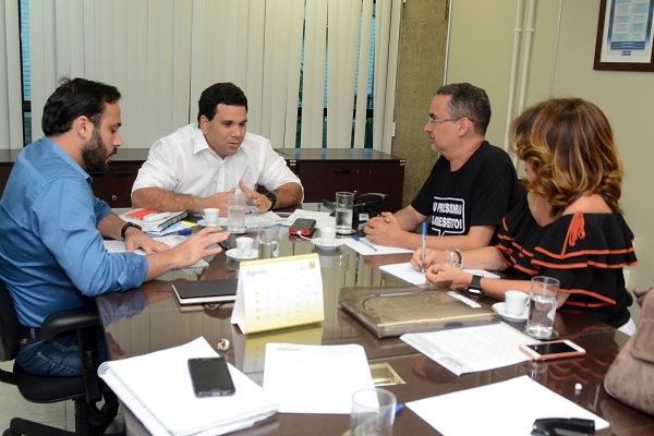 Prefeitura de Salvador e professores retomam negociação após fim da greve