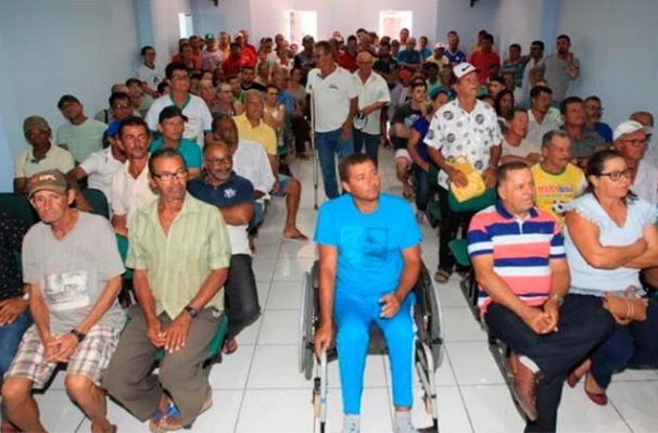 Agricultores de Gentio do Ouro recebem títulos de terra