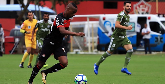 Vitória leva 3 a 0 do Palmeiras na estreia do técnico Carpegiani; veja os gols