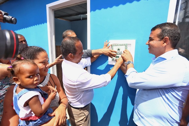Camaçari: Prefeitura entrega primeira residência reformada pelo Casa Melhor