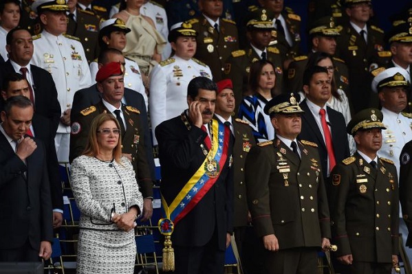 Após suposto atentado, Maduro pede ajuda a Trump para “combater terroristas”