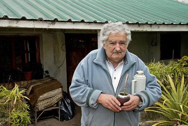 Ex-presidente do Uruguai, José Mujica renuncia ao mandato de senador
