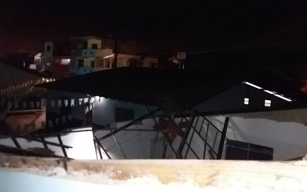 Telhado de escola municipal desaba em Ilhéus