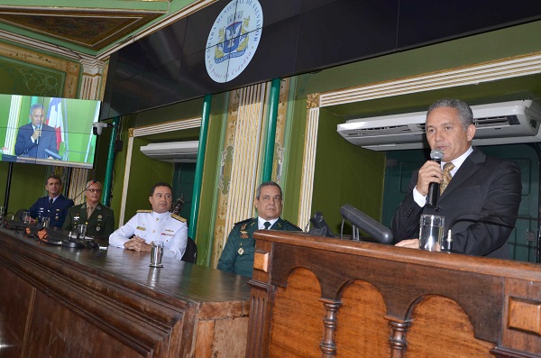 Câmara de Salvador tem sessão em homenagem ao Dia do Soldado