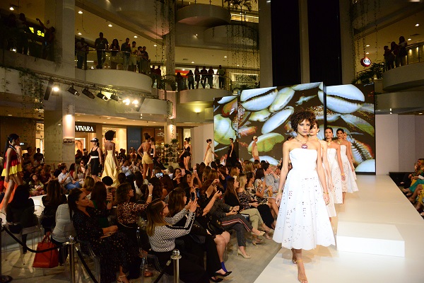 Barra Fashion abre edição comemorativa com desfile de celebridades