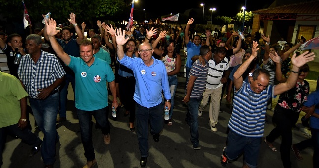 Prefeito do PDT declara apoio a Zé Ronaldo e organiza manifestação em Sítio do Mato