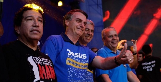 No hospital, Bolsonaro já planeja campanha e se prepara para debate da Globo