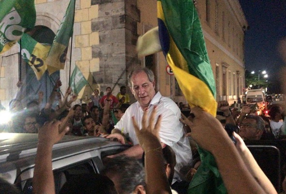 Em Salvador, Ciro critica adversários na corrida ao Planalto