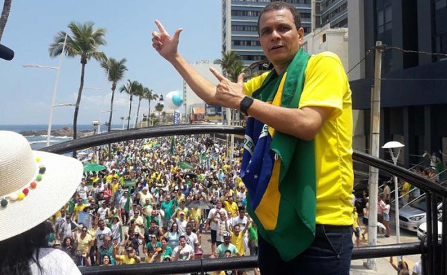 Salvador tem manifestação pró-Bolsonaro no Farol da Barra