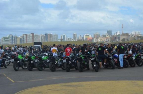 Motoclubes fazem ação pelo fim do cerol em Salvador