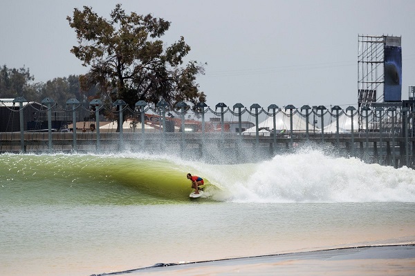 Mundial de Surfe terá etapa em piscina de ondas nesta quinta