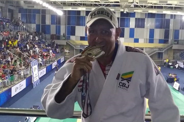 Judoca baiano representa o Brasil no Mundial de Veteranos no México