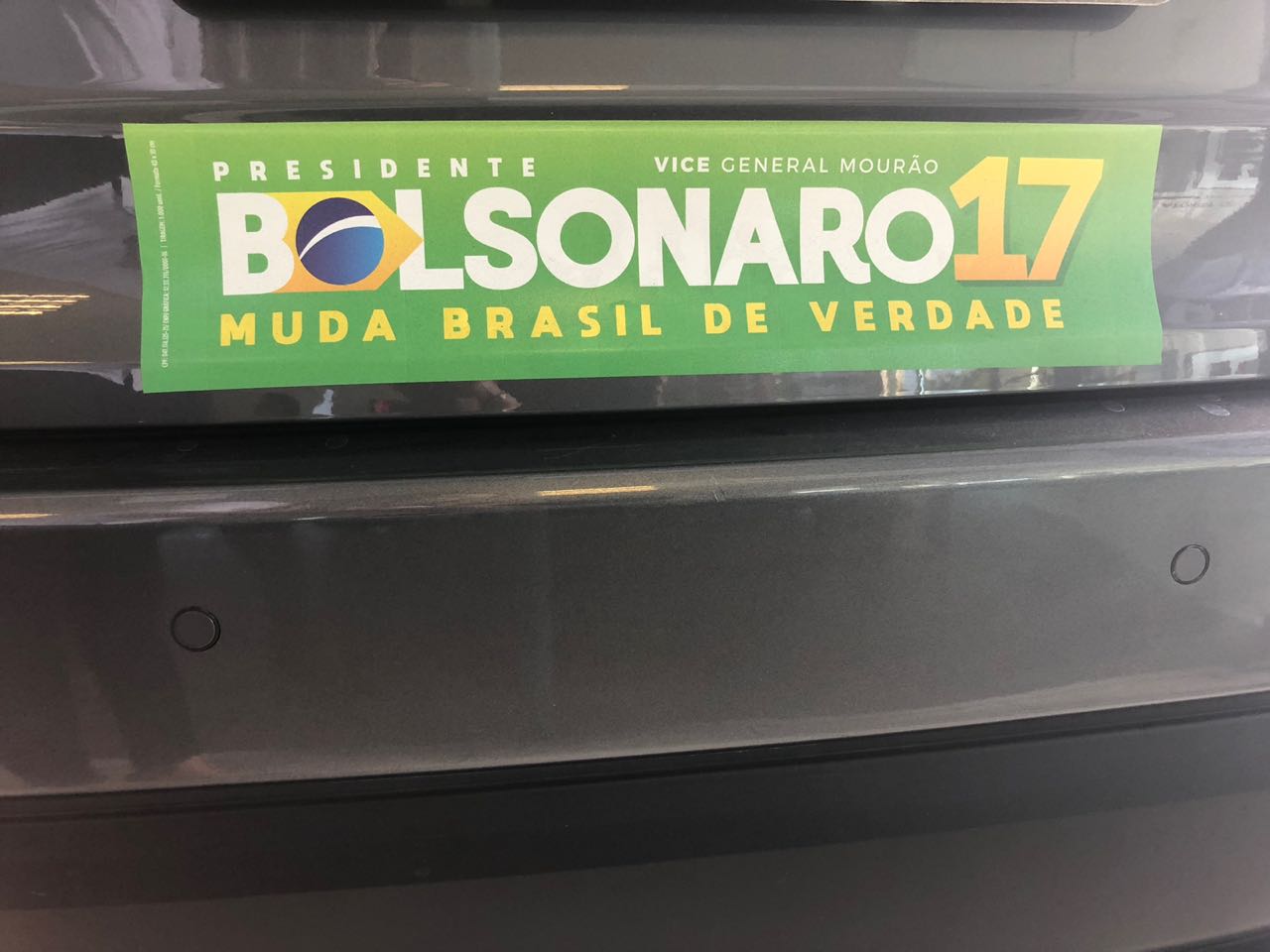 Salvador terá adesivaço em apoio a Bolsonaro nesta quinta